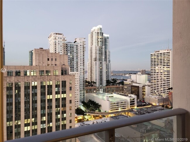 Foto del edificio - 151 SE 1st St