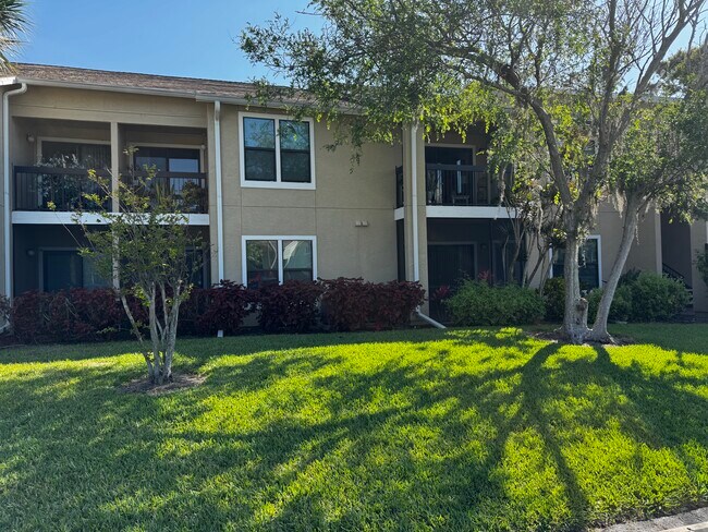 frente - 4045 Crockers Lake Blvd