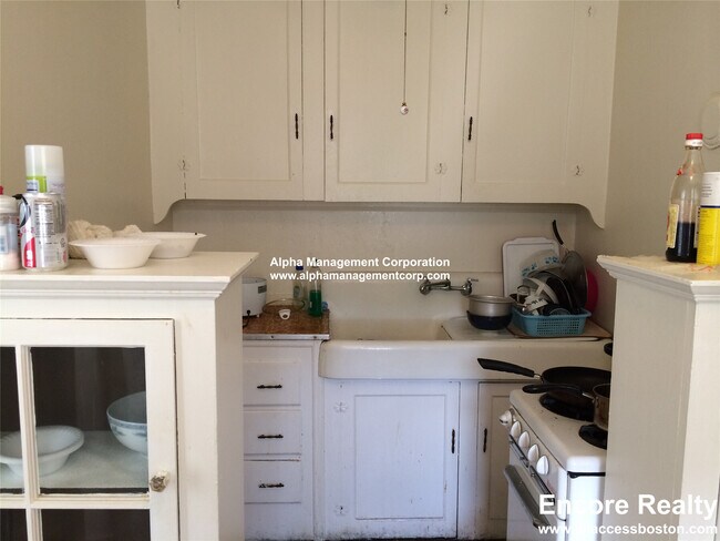 Building Photo - 349 Pleasant St