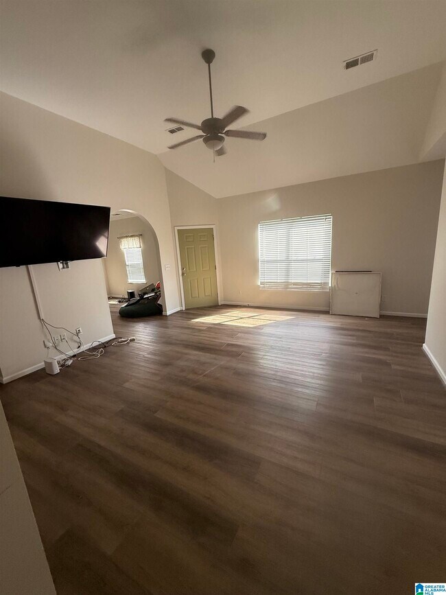 Foto del edificio - 222 High Ridge Dr