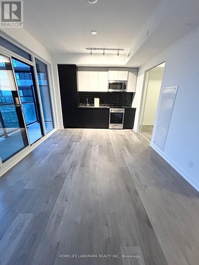 Building Photo - 285 Dufferin St