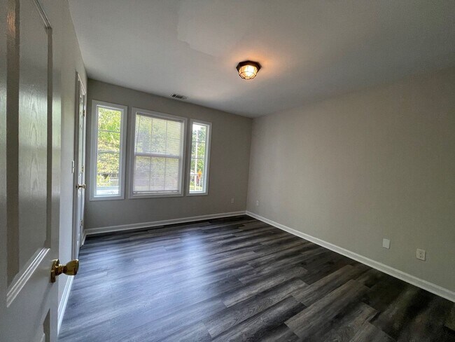 Building Photo - PRE-LEASING FOR AUGUST 2026!