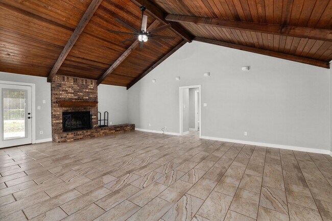 Foto del edificio - 300 Shadow Ridge Dr