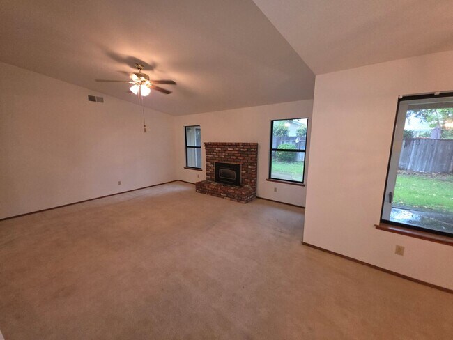 Foto del edificio - Charming Single-Story Home in Lincoln - Av...