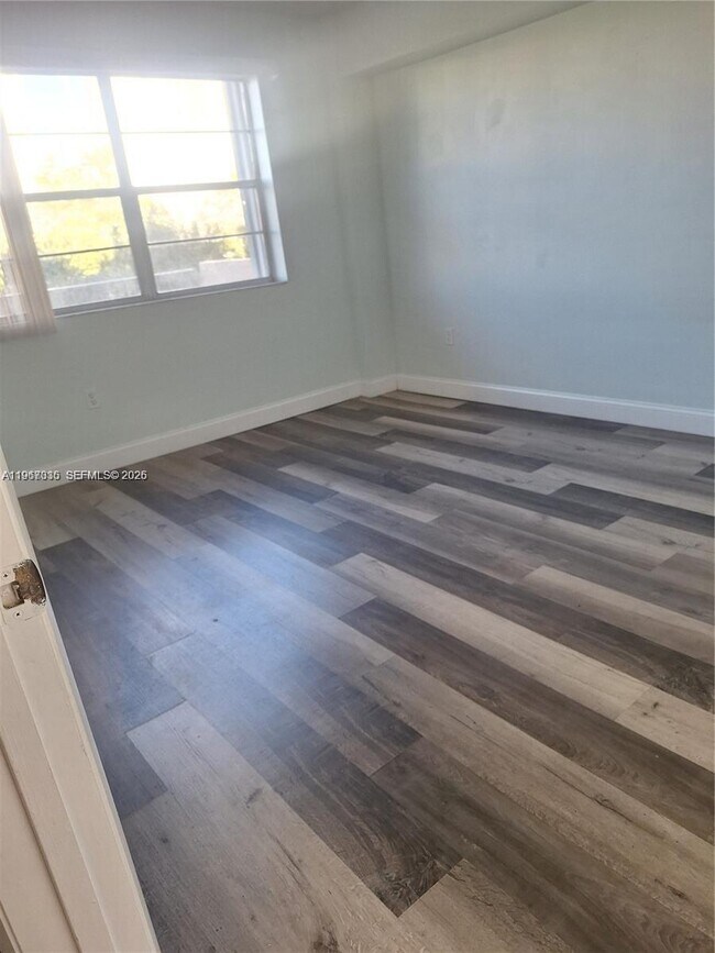 Foto del edificio - 201 180th Dr