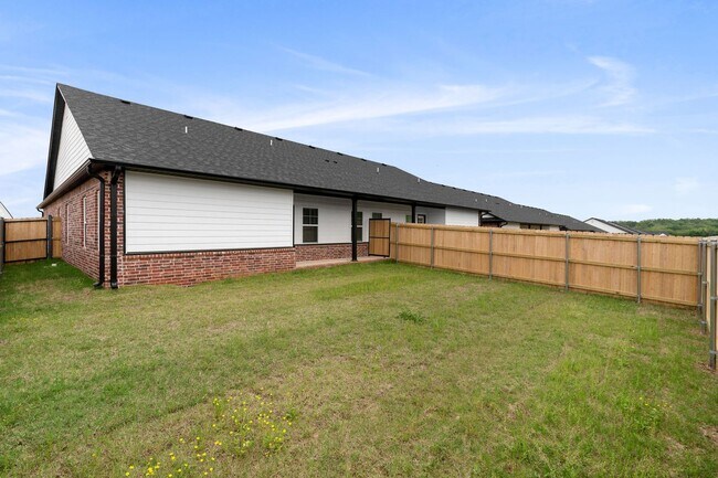 Building Photo - Beautiful New Abbington Subdivision! 3 bed...