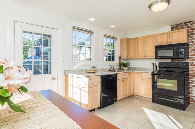 Building Photo - 77 Porpoise Way