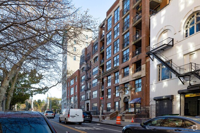Neighborhood Context - 916 Union St