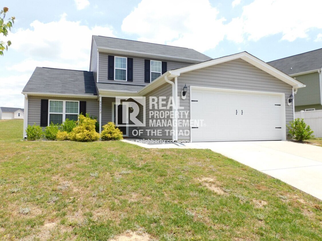 Foto principal - Pre-Market Newer 4 Bedroom / 2 Car Garage ...