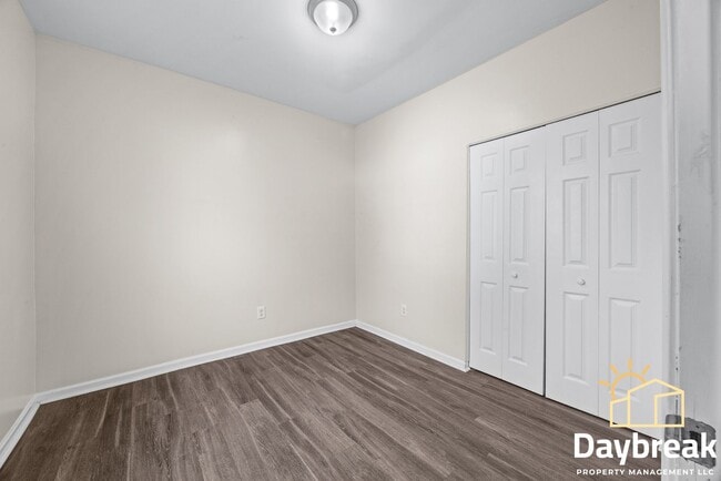 Building Photo - 1709 Le Grand St