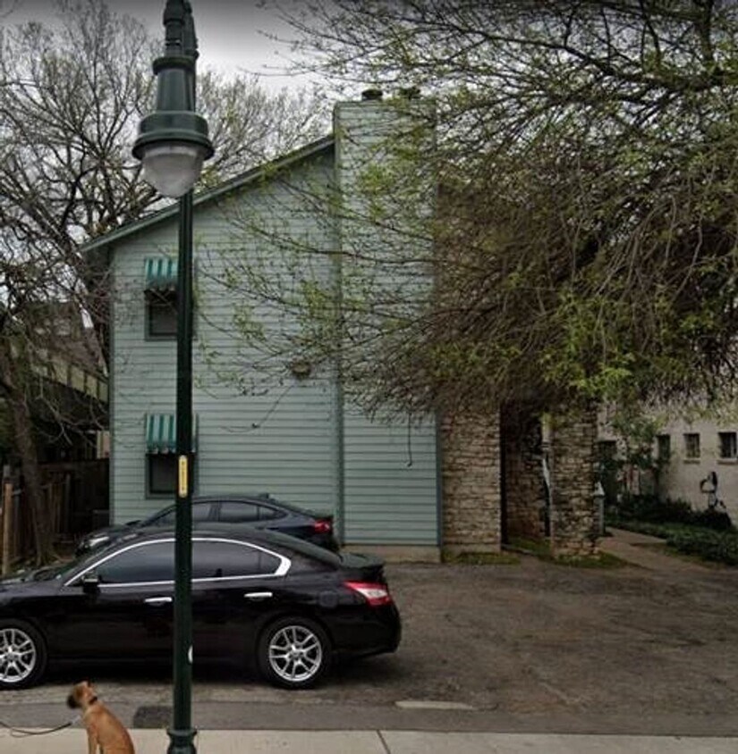 Foto principal - PRE LEASE CONDO FOR FALL 2026 - W/D Included