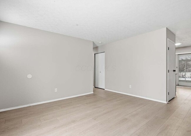 Building Photo - 2526 Queenswood Dr