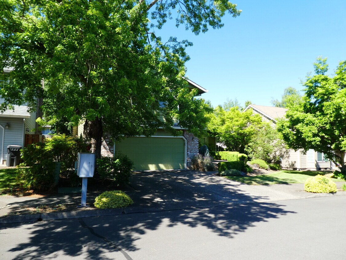 Building Photo - 12887 SW Village Park Ln