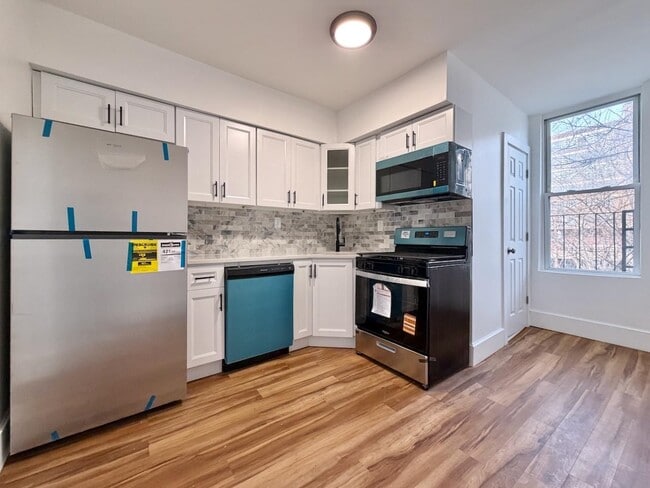 Building Photo - 212 15th St