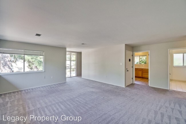 Building Photo - 689 Roble Ave