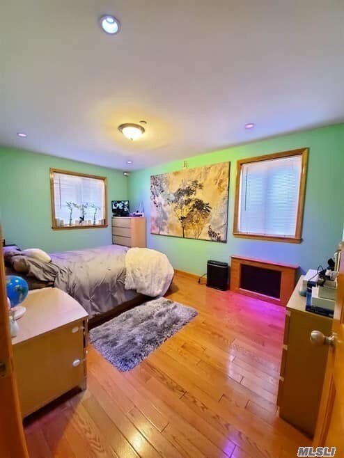 Foto del edificio - 135-18 Elder Ave