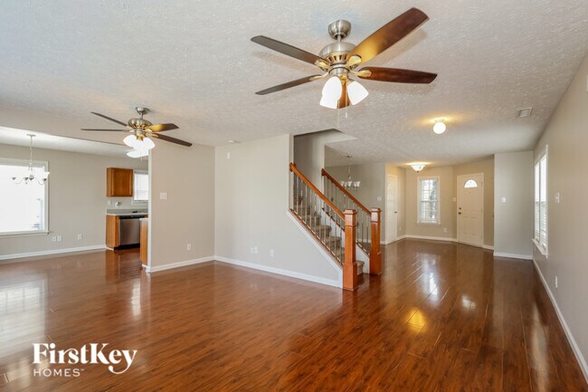 Building Photo - 919 Littleton Dr