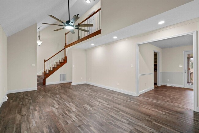 Foto del edificio - 1745 Ewing Ford Rd