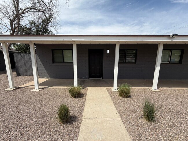 Foto del edificio - 1027 E Dunlap Ave