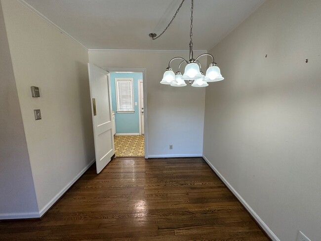 Building Photo - Burlington / Condo