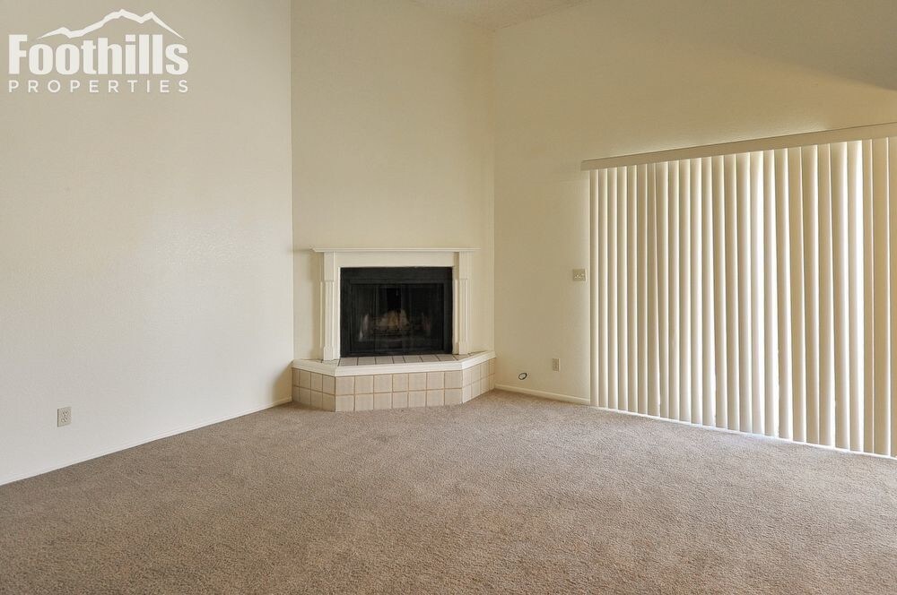 Primary Photo - 2521 N Essel Dr