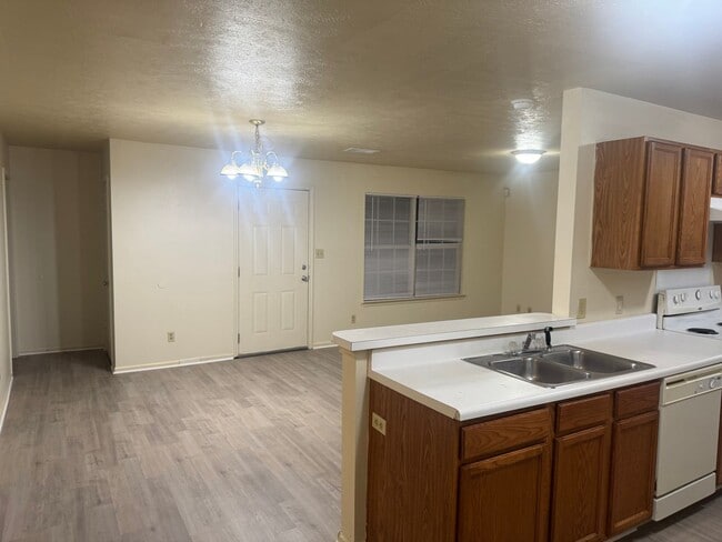Building Photo - 4215 Walnut Park Dr