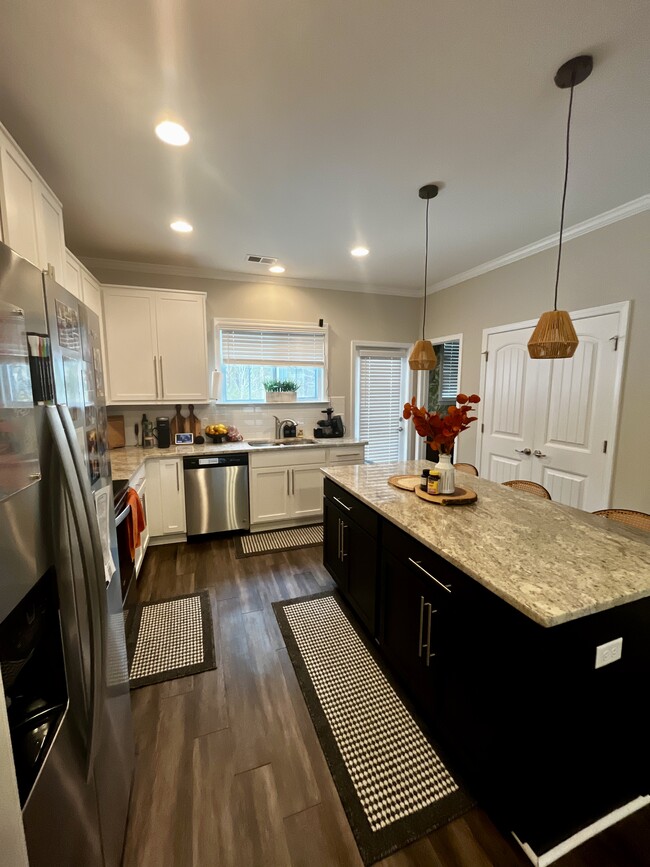 Kitchen - 206 Sonoma Dr