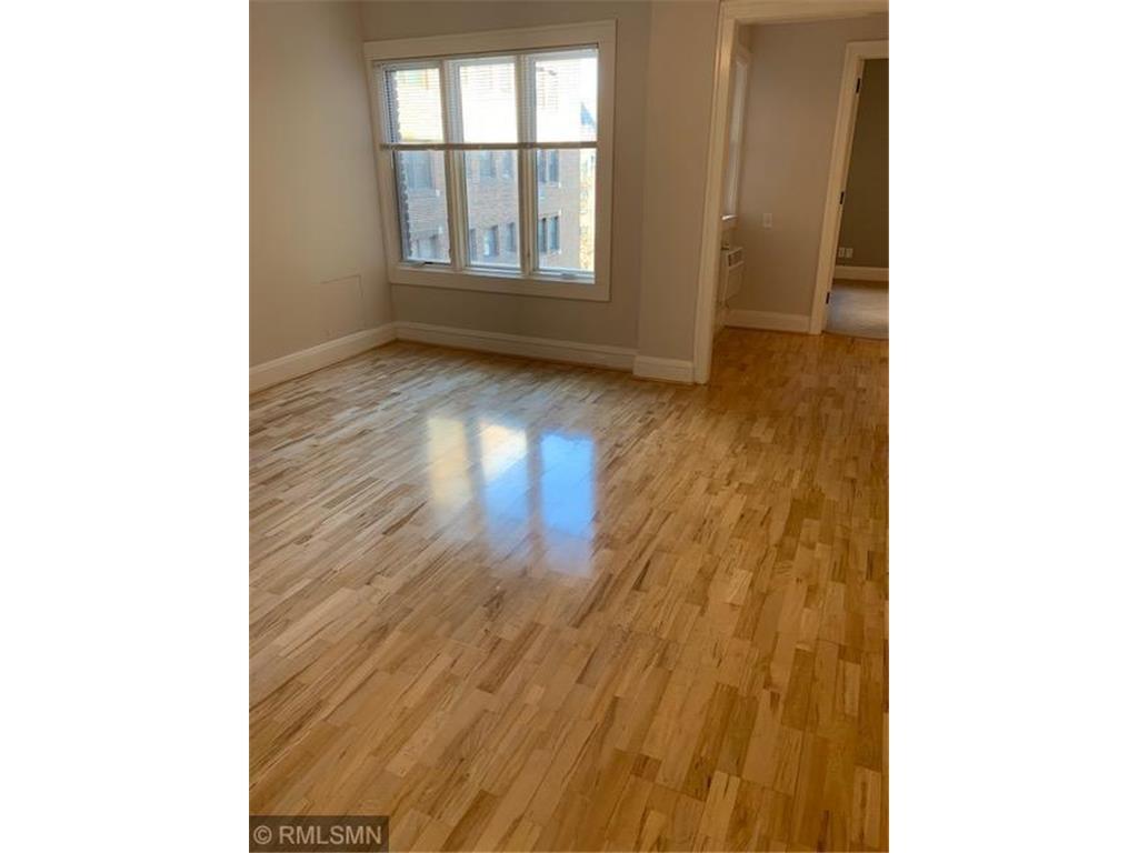 Foto principal - 79 Western Ave S