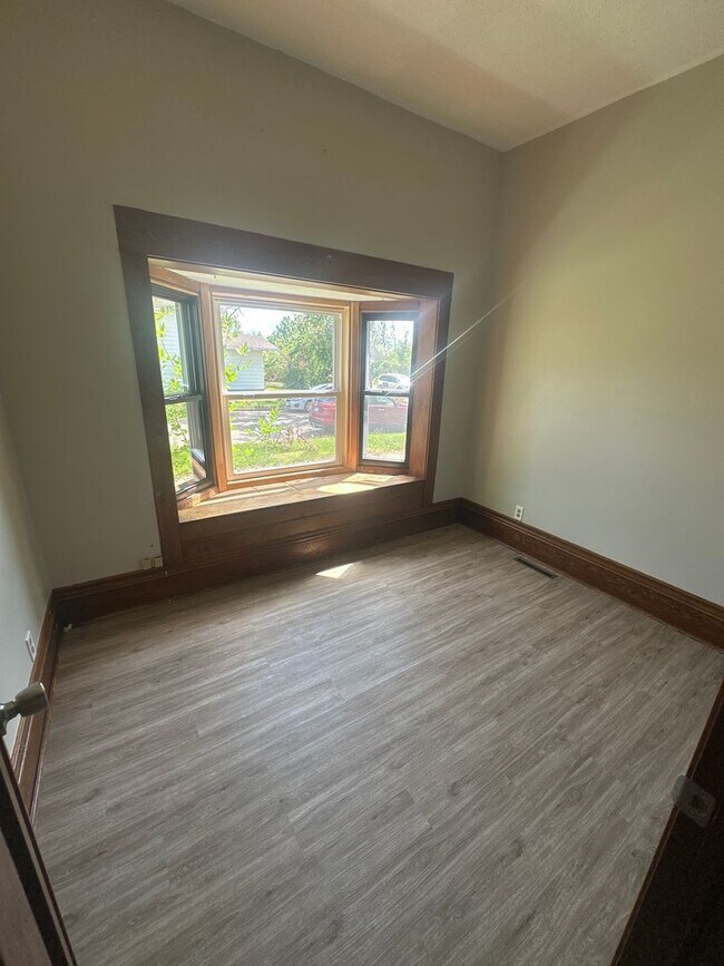 Foto del edificio - Spacious 3 bedroom unit