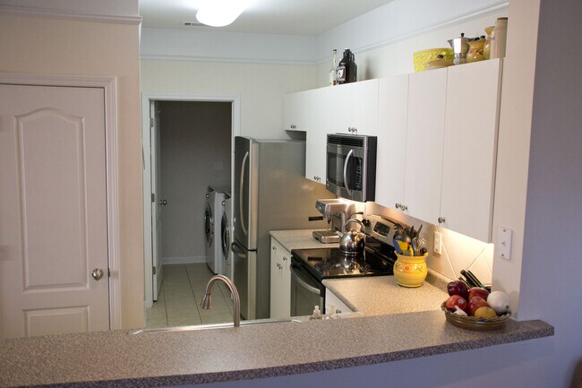 Foto del edificio - Townhouse in Gated Community with Attached...