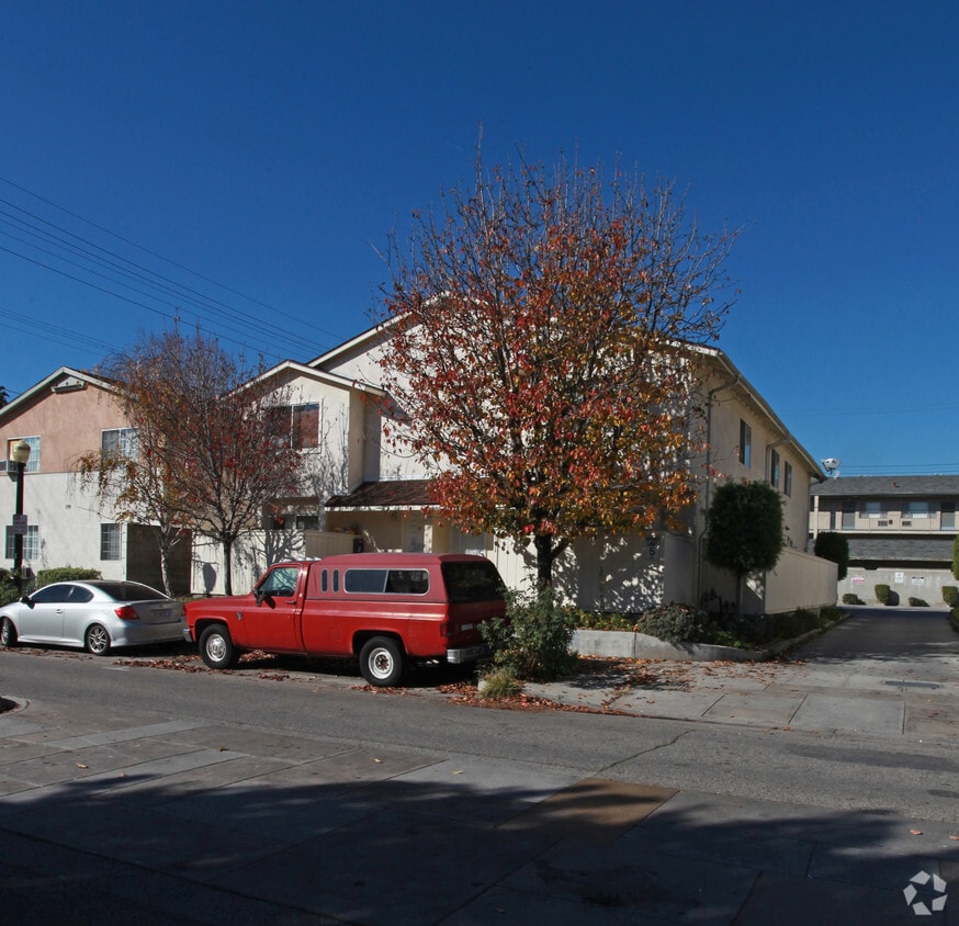 195 W Elmwood Ave, Burbank, CA 91502 Apartments in Burbank, CA