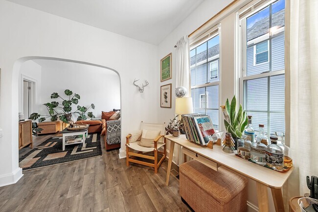 Foto del edificio - 1276 W 67th St