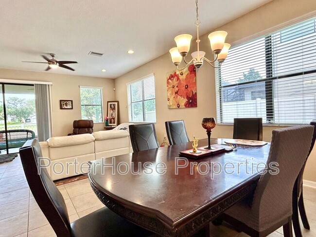 Foto del edificio - 1119 Oakcrest Dr