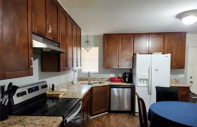 Building Photo - 25032 Thrushwood Ln