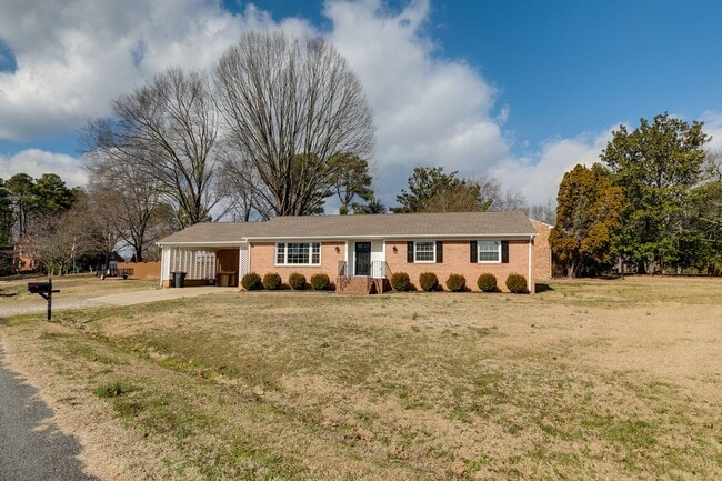 Building Photo - 3 Bedroom Rancher in Chesterfield! ***Avai...