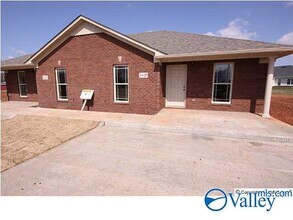Building Photo - 104 Ryland Pl