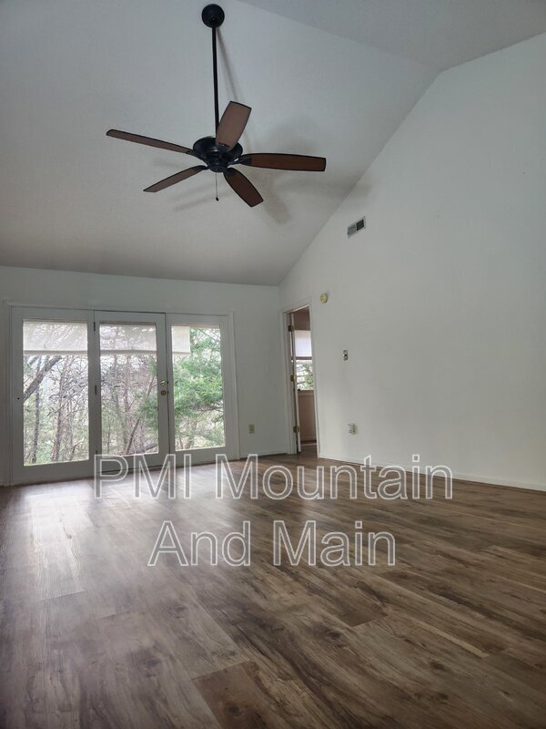 Building Photo - 21 Cedarcliff Cir