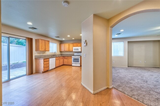 Building Photo - 3945 Bayamon St