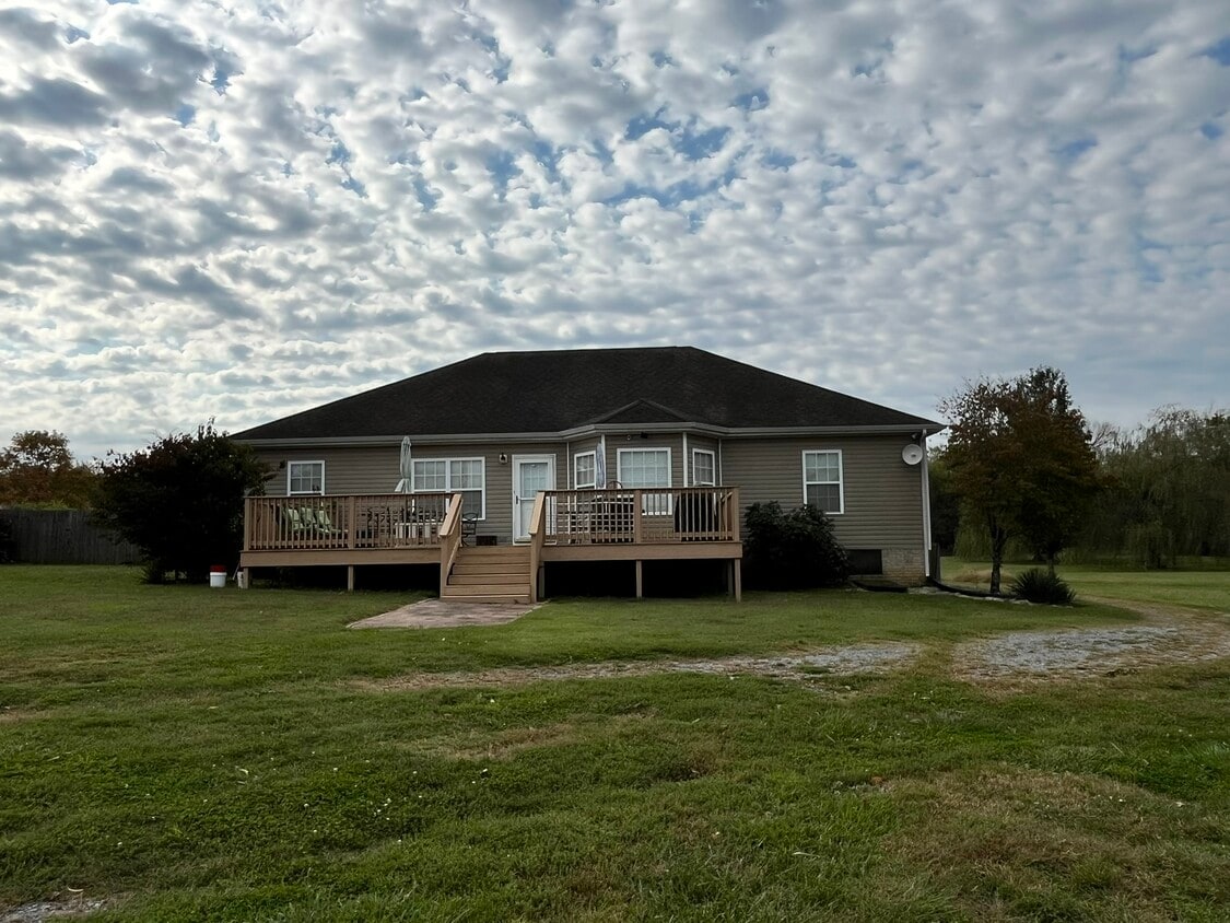 Building Photo - 476 Bill Russell Rd