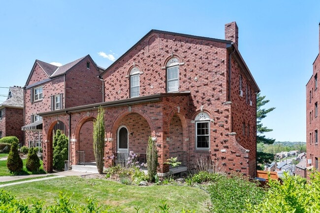 Spacious 4 Bed/2 Bath Home in Brentwood - Original Charm, Off-Street Parking - Available October! - Spacious 4 Bed/2 Bath Home in Brentwood - Original Charm, Off-Street Parking - Available October!
