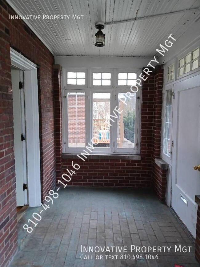 Building Photo - Move in Special! Two weeks free! Spacious ...