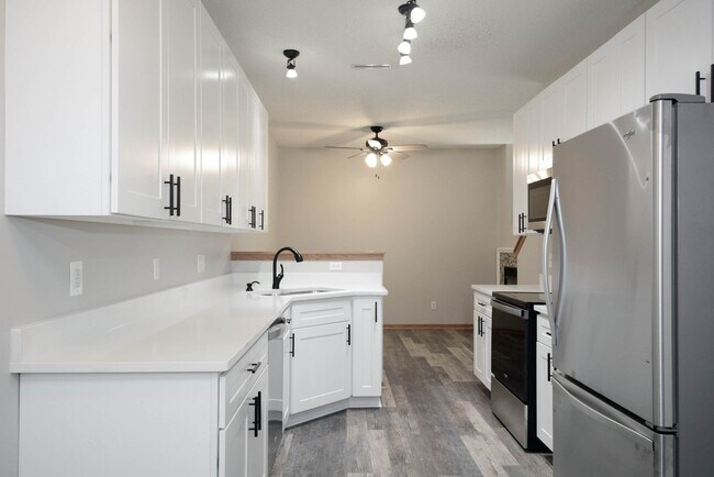 Building Photo - 3 Bed 2.5 Bath Townhouse in Shakopee
