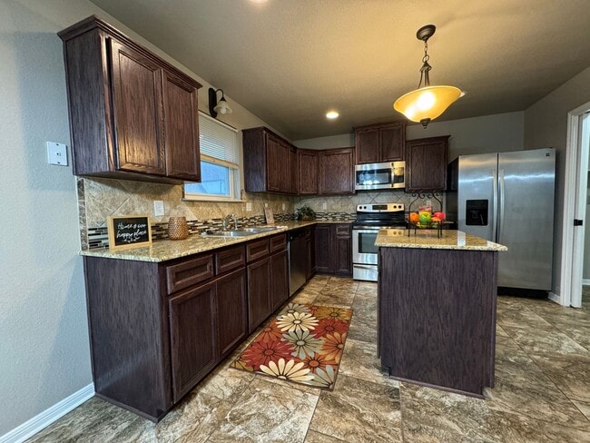 Building Photo - 360 Virtual Tour Available
