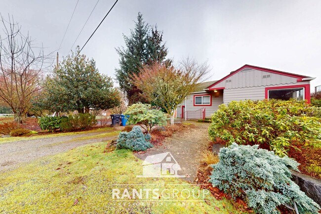 Foto del edificio - 3-Story Eastside Home with Views of the Bay!