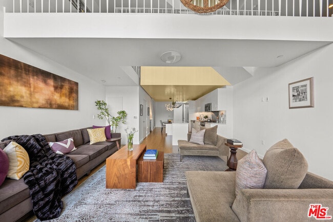 Foto del edificio - 7907 Willoughby Ave
