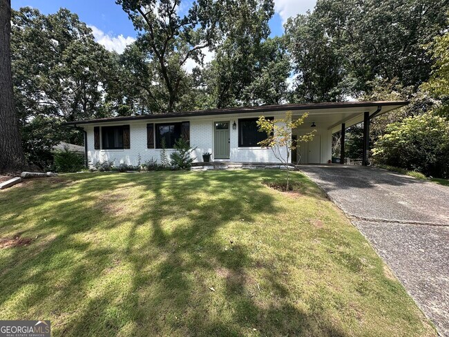 Building Photo - 2498 Lakewood Dr NW