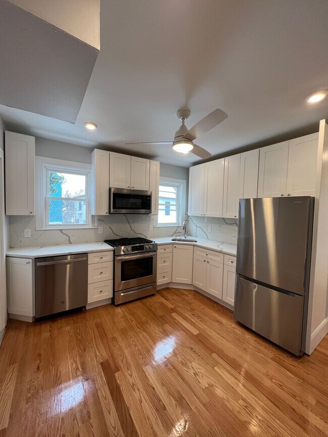 Building Photo - 9-11 Burnham St