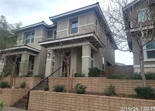 Building Photo - 716 N Water St