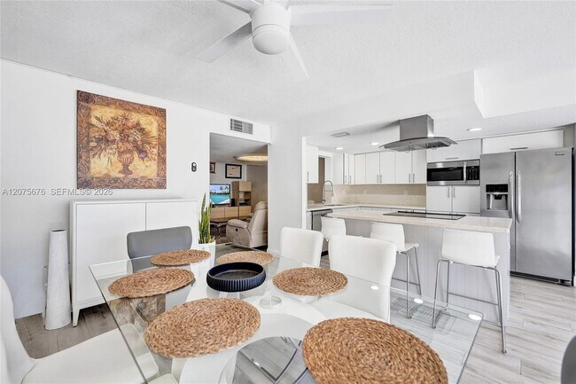 Foto del edificio - 2716 NE 8th St