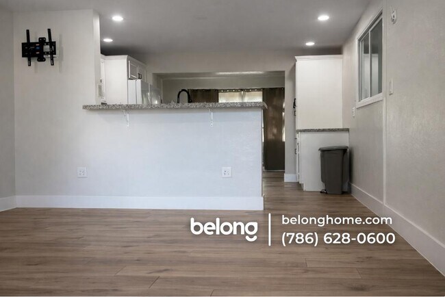 Building Photo - 4561 SW 25th Terrace